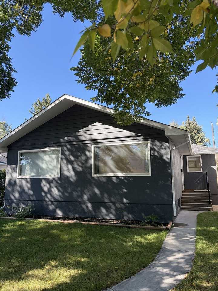 319 37 St Sw - Photo 2 of 34