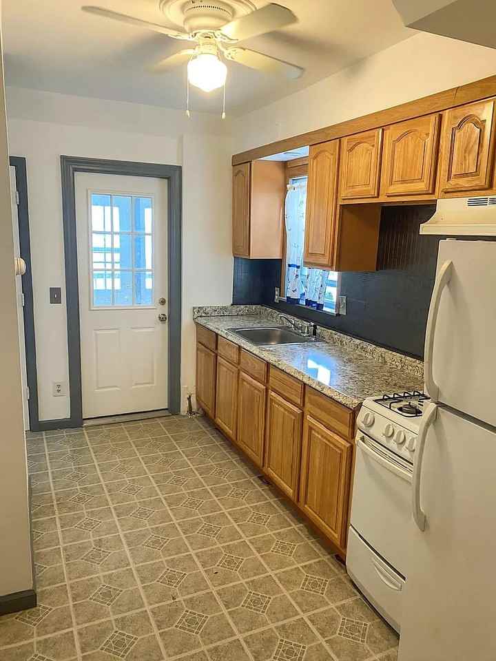 20 Degroot Pl #1stFL - Photo 7 of 10