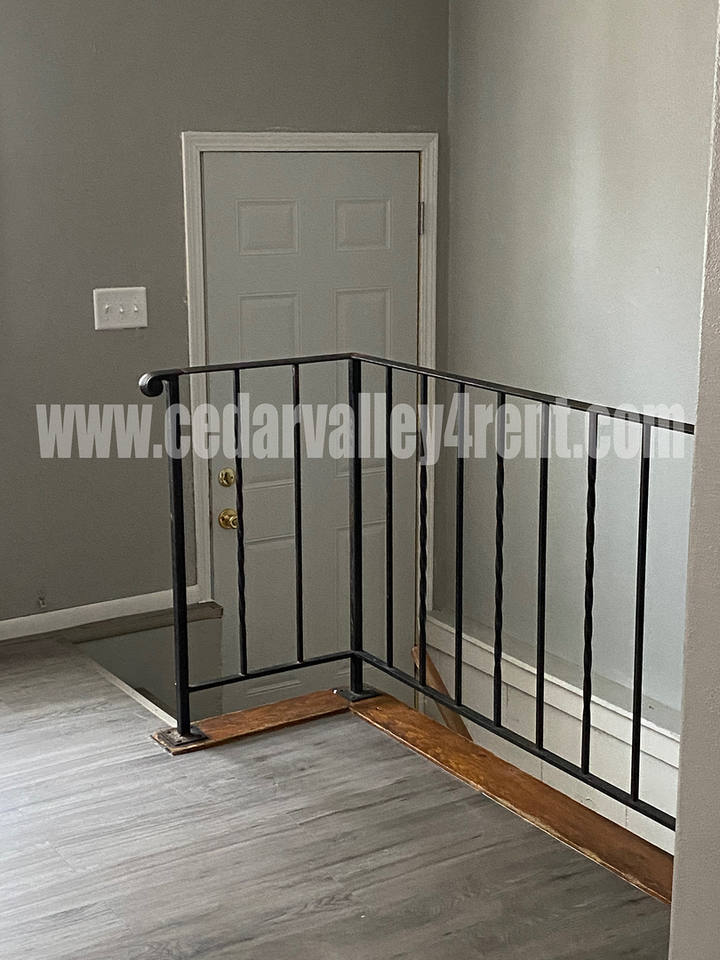 806 Ash St - Photo 3 of 10