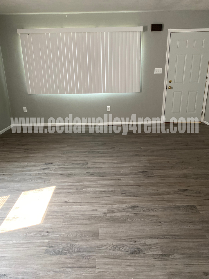 806 Ash St - Photo 5 of 10