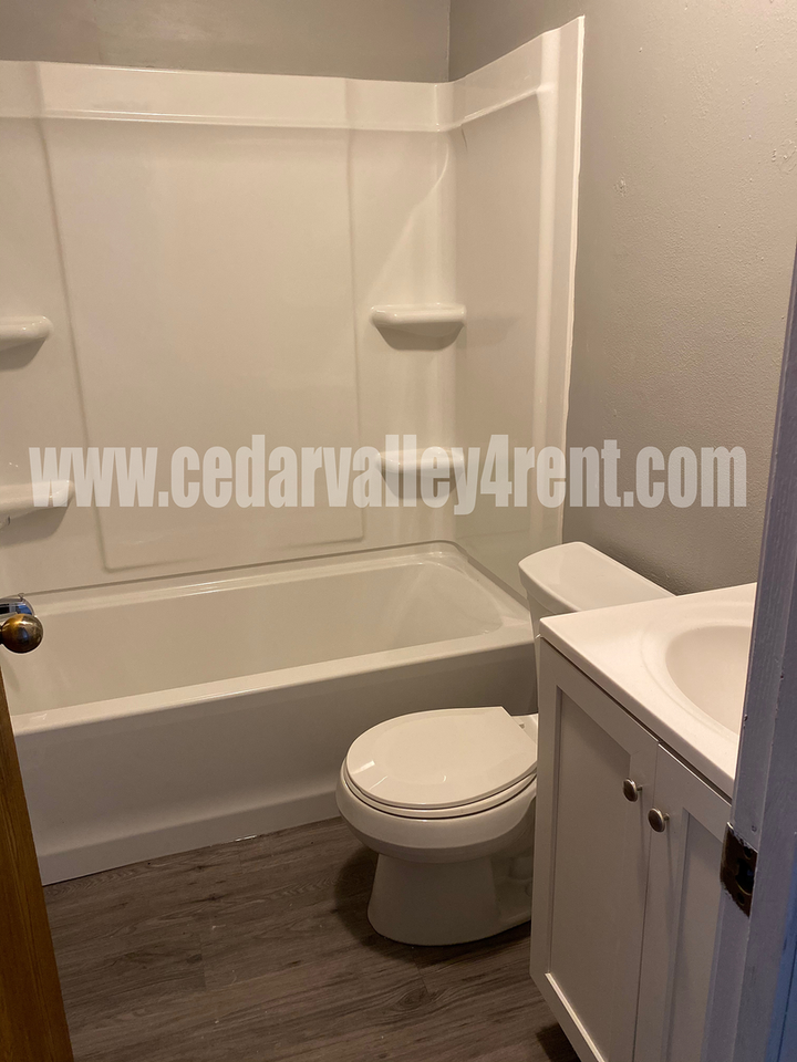 806 Ash St - Photo 7 of 10