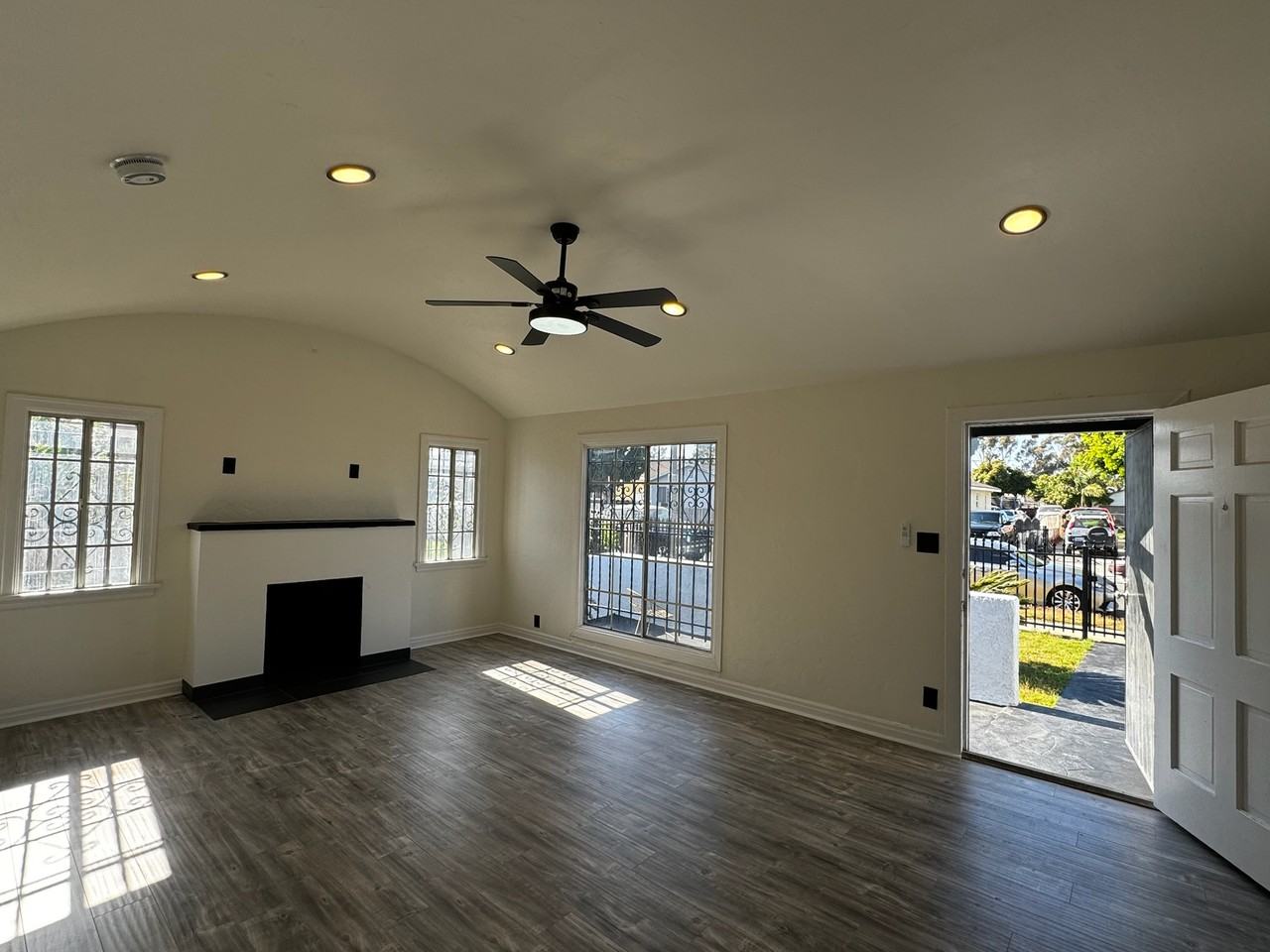 644 E 118th Pl #A - Photo 2 of 11