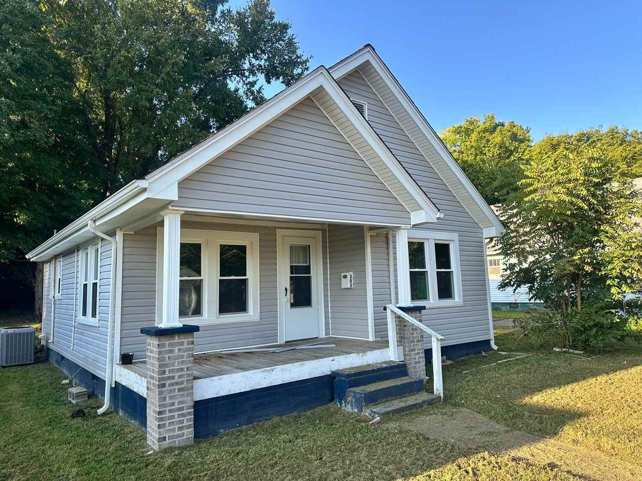 303 W 8th St - Photo 2 of 11