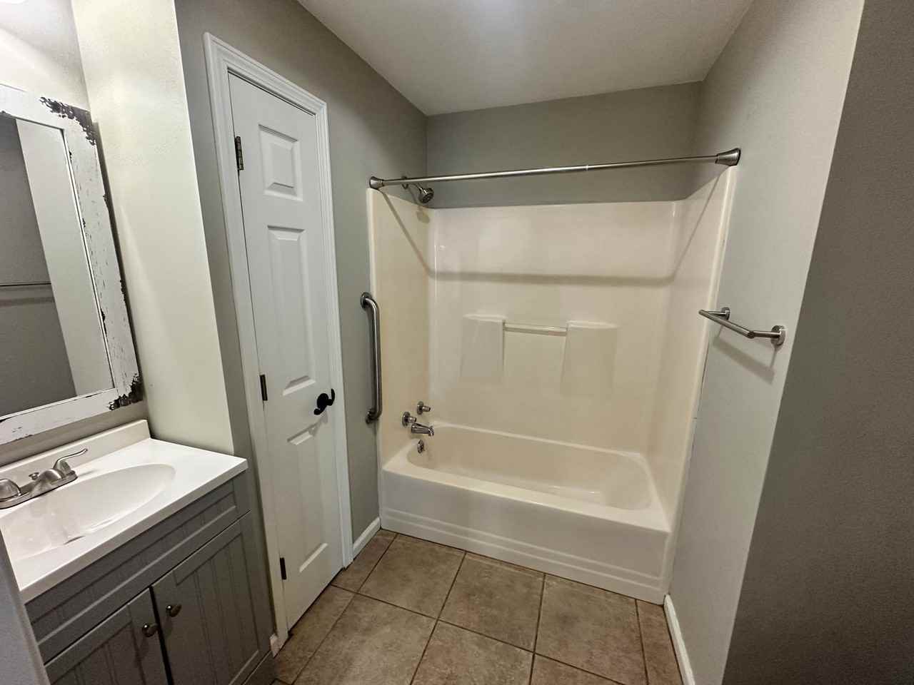 303 W 8th St - Photo 5 of 11