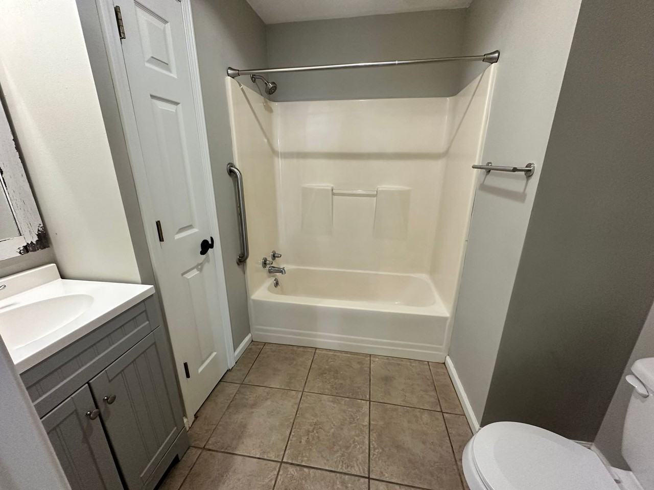 303 W 8th St - Photo 6 of 11