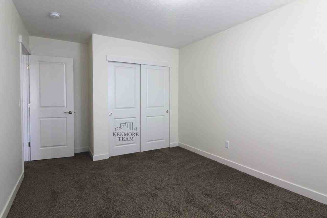 1041 S Cedar Pl - Photo 6 of 8