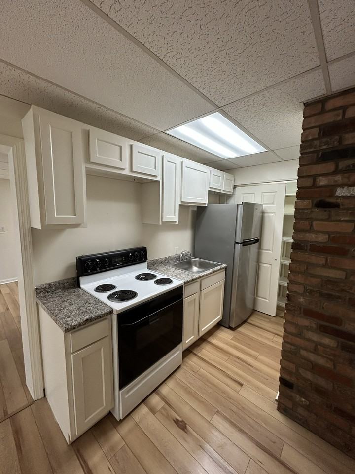 10 Brower Rd #102 - Photo 4 of 8