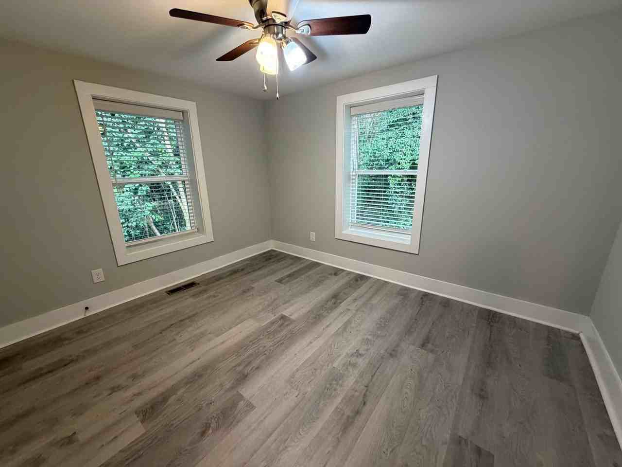 228 S Rocksprings St - Photo 3 of 7