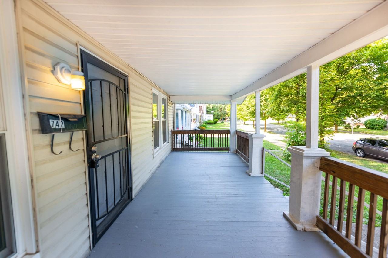 742 Noble Ave #NA - Photo 2 of 13