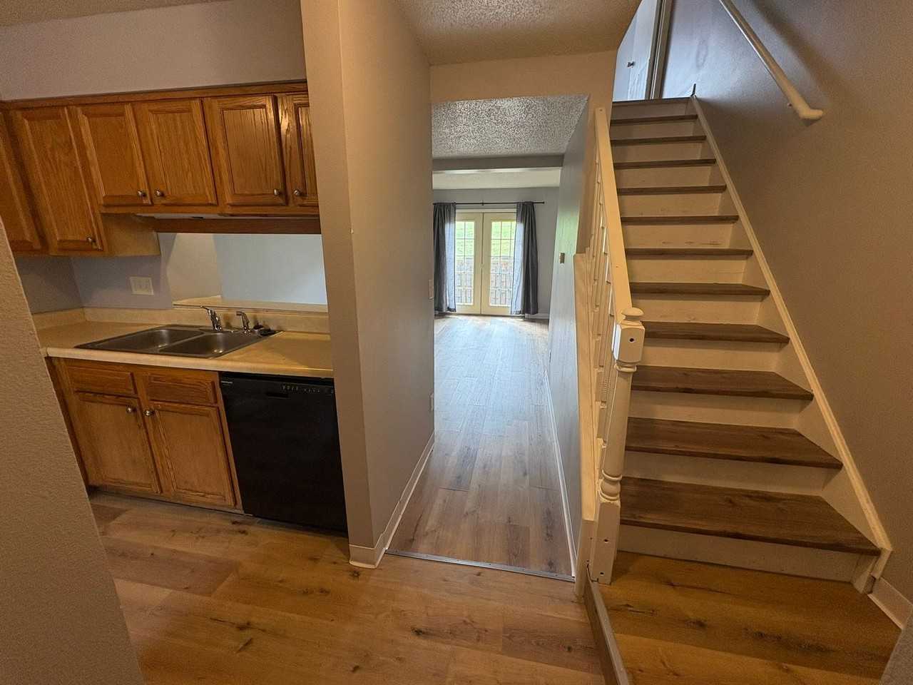2401 Shady Glen Ct - Photo 5 of 18