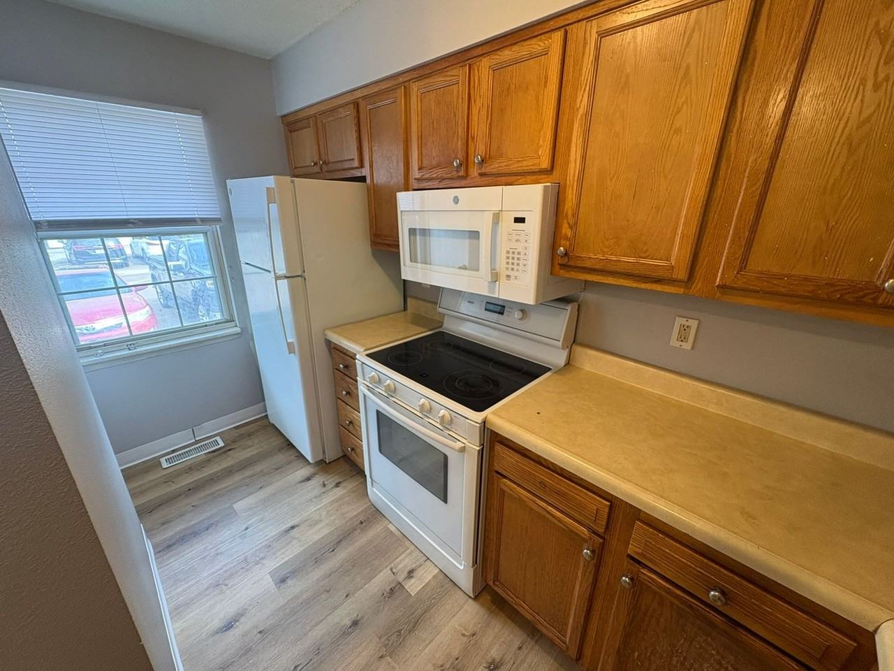 2401 Shady Glen Ct - Photo 7 of 18