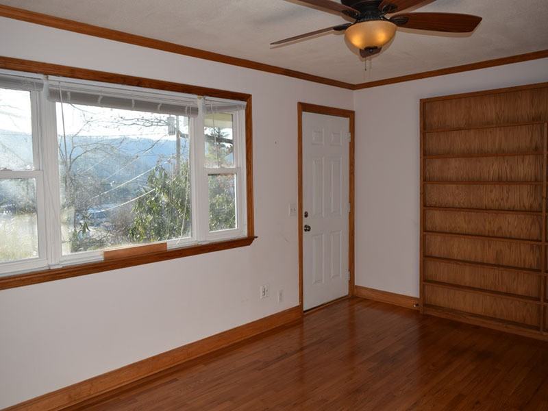 241 Sunset Dr - Photo 7 of 19