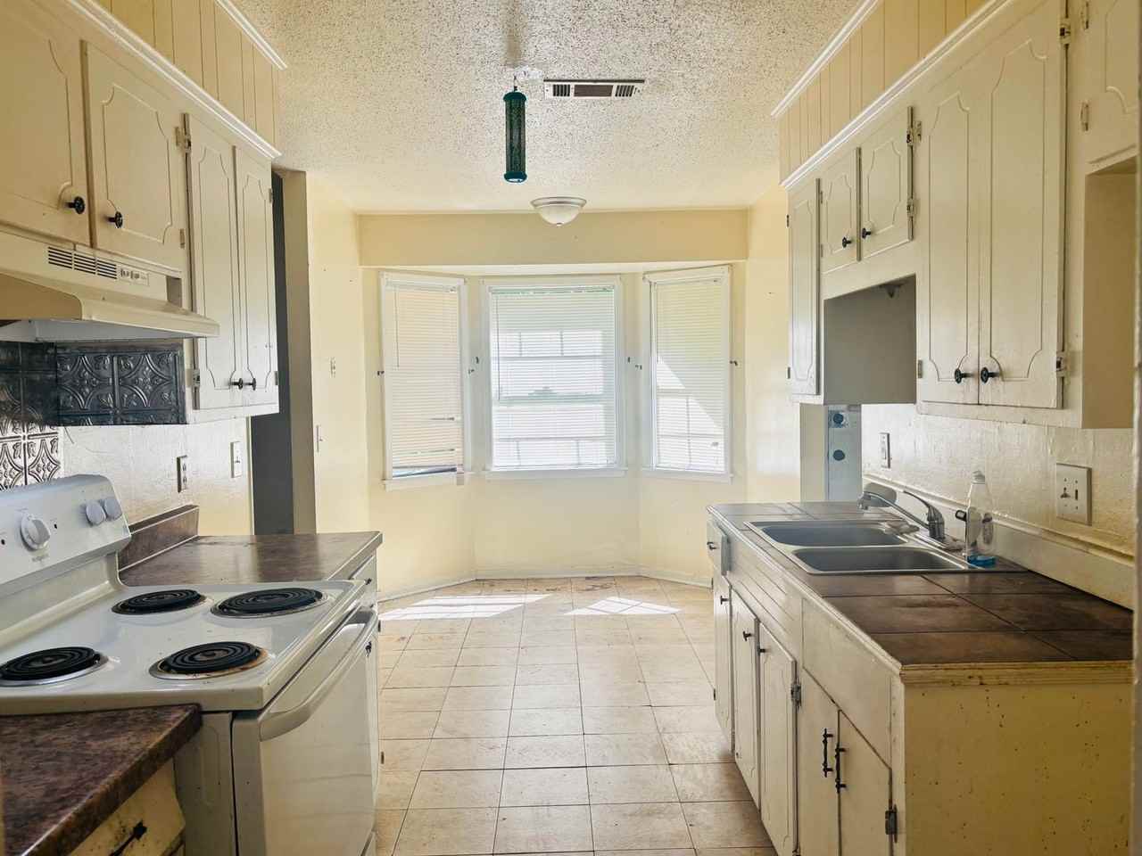 634 Pine Ln - Photo 2 of 6