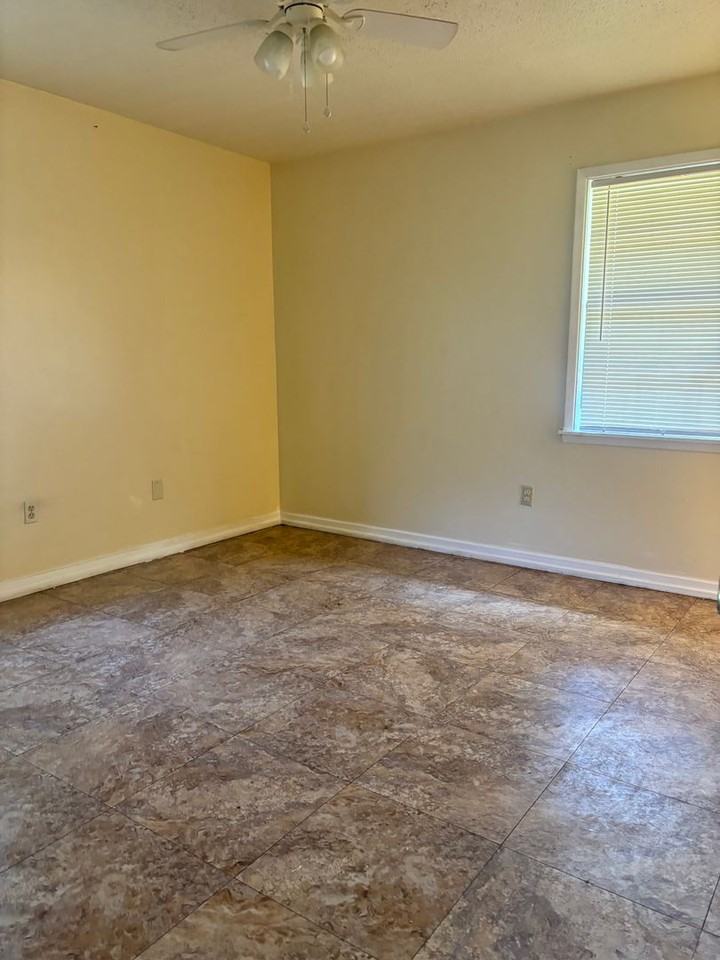 634 Pine Ln - Photo 5 of 6