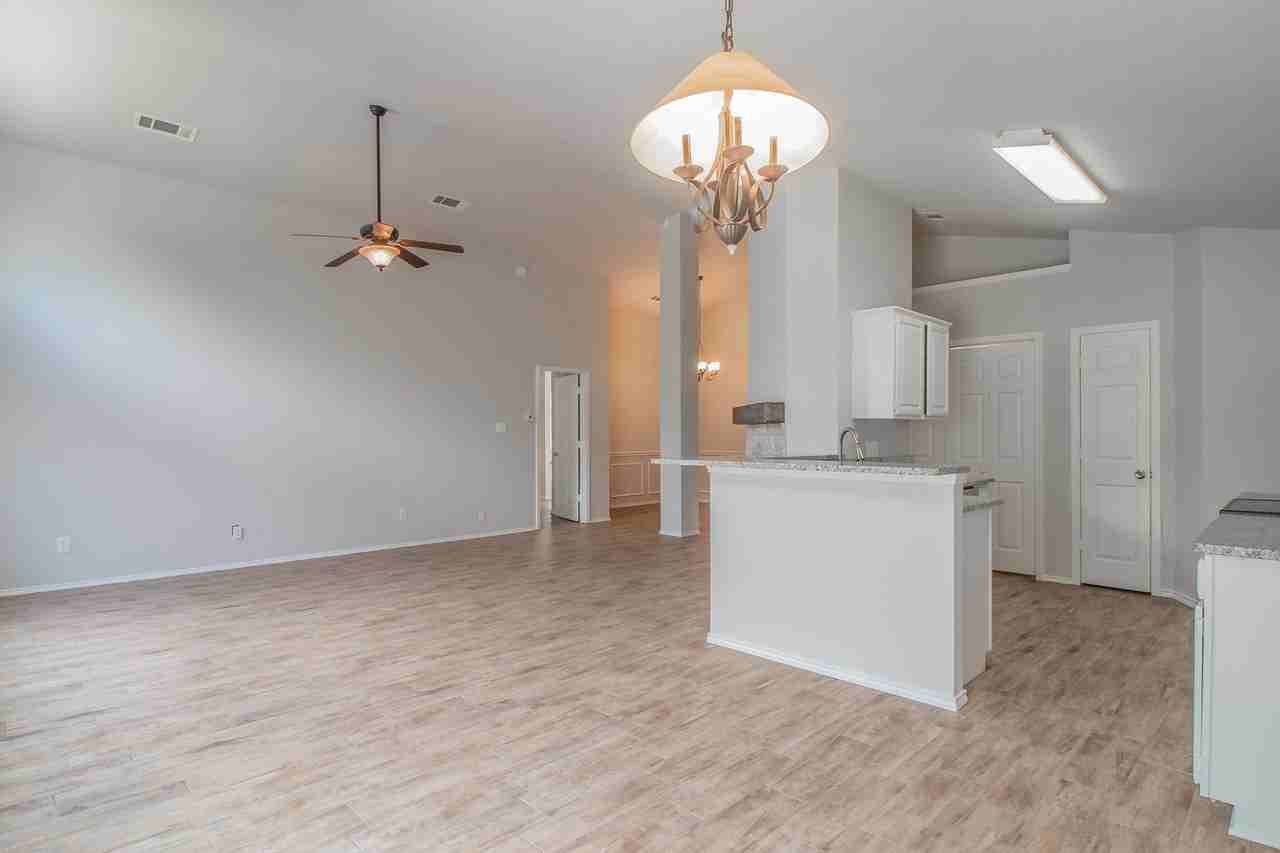 437 Hillside Dr - Photo 4 of 29