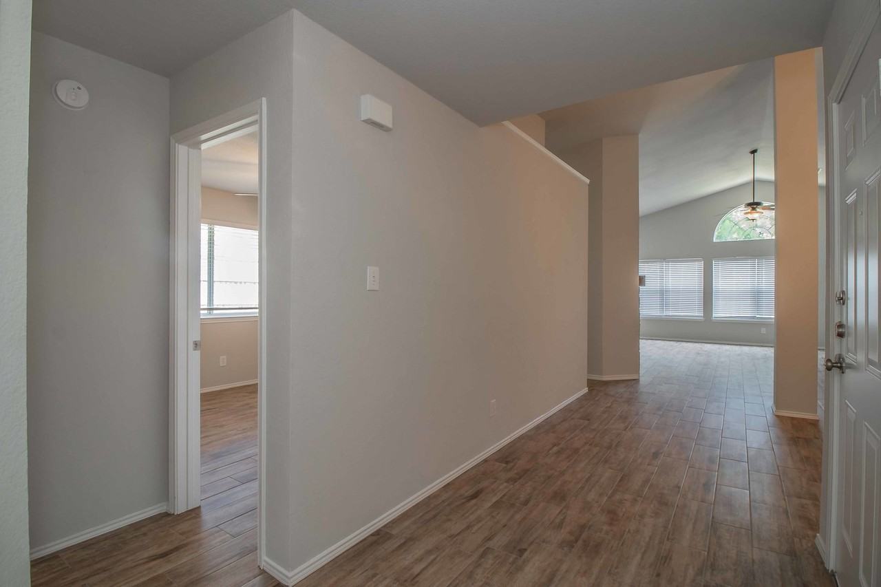437 Hillside Dr - Photo 6 of 29