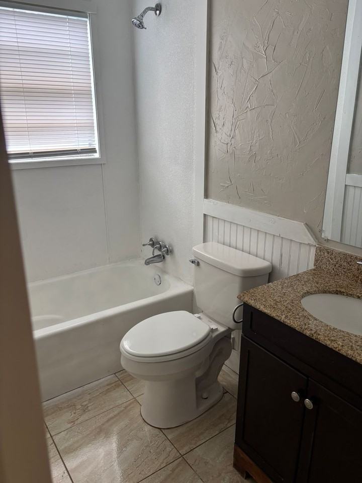 806 E Scott St - Photo 6 of 6