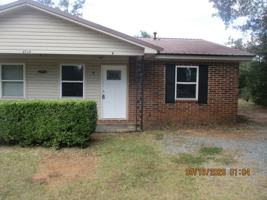 featured image of 2713 Homewood Dr Apt B #Apt B