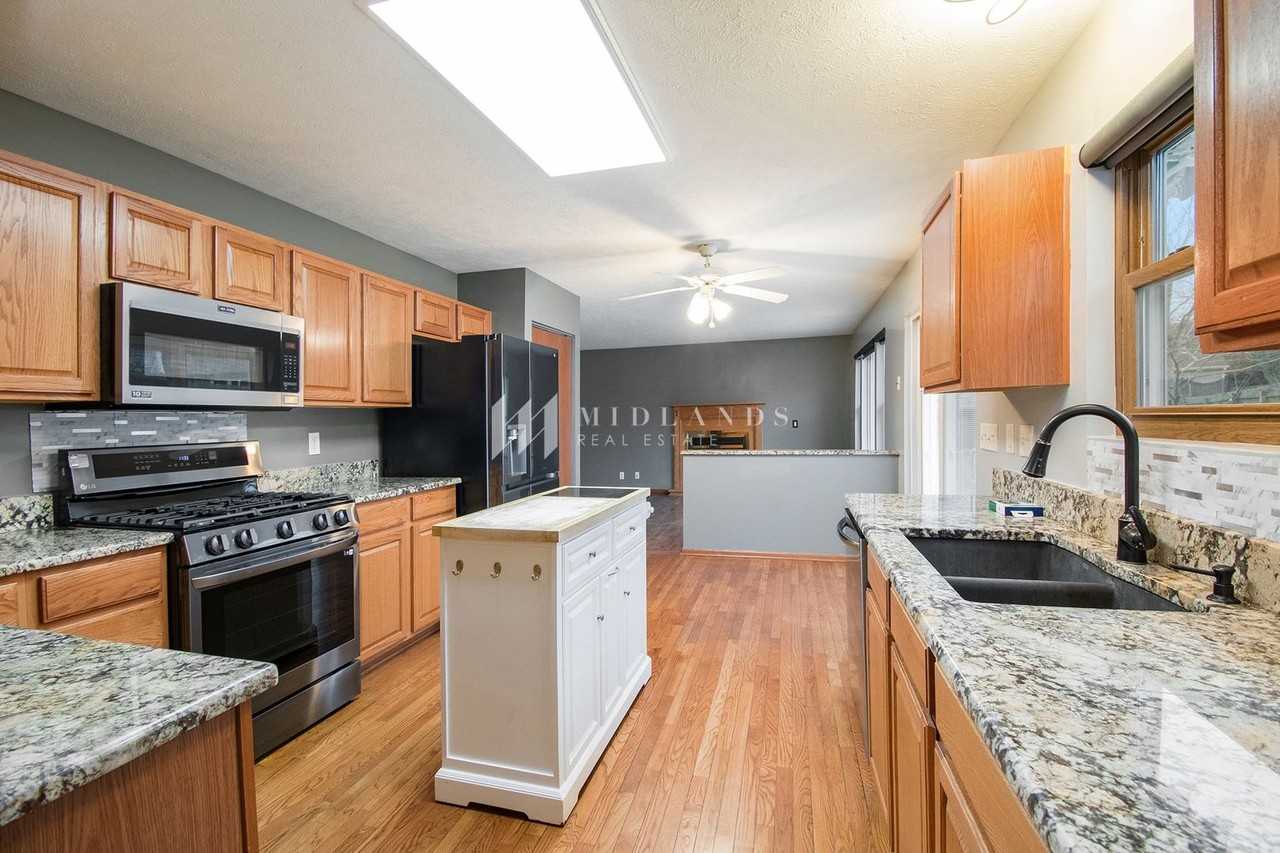 2605 Rahn Blvd - Photo 6 of 19