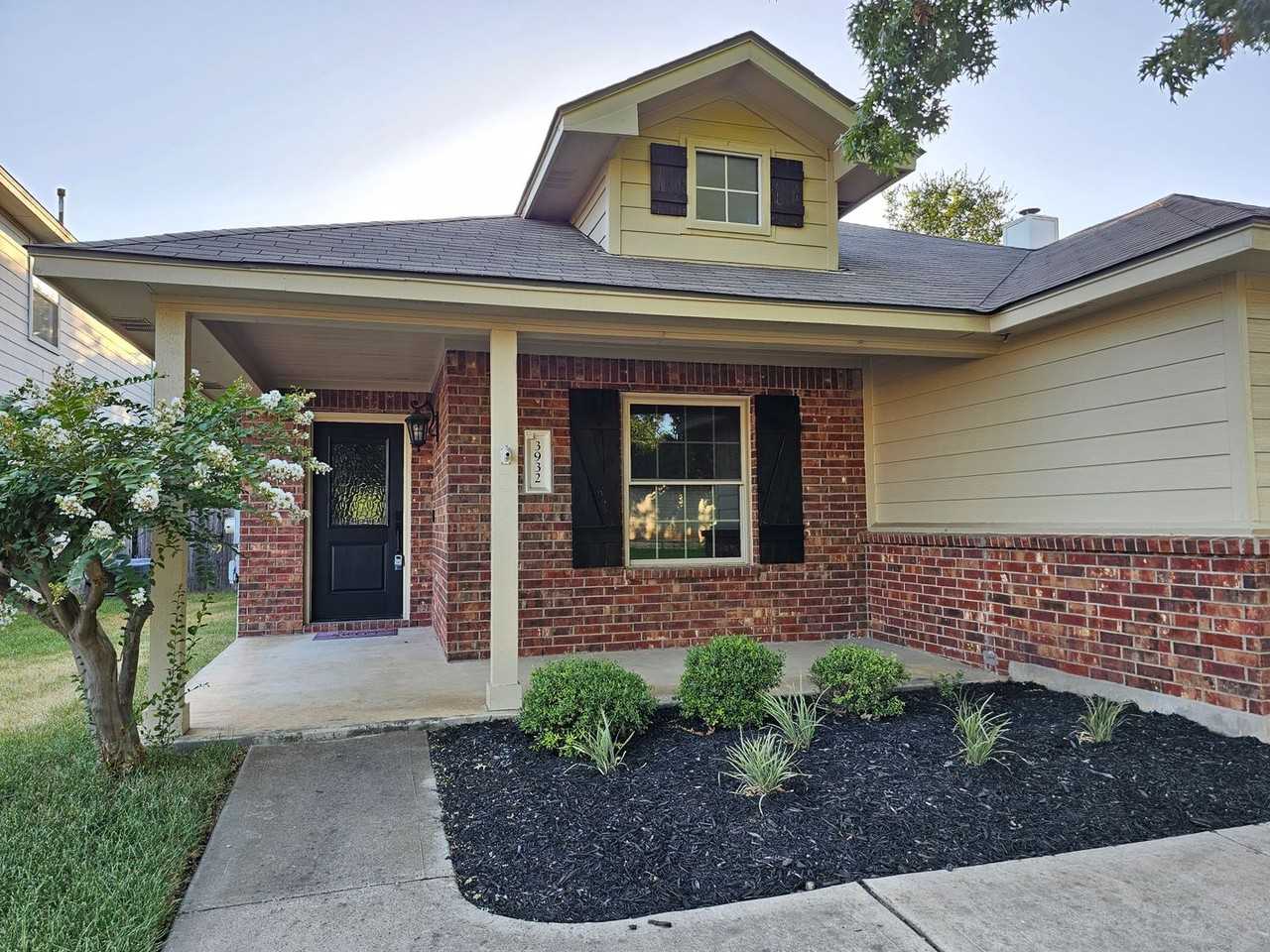 3932 Haleys Way - Photo 3 of 30