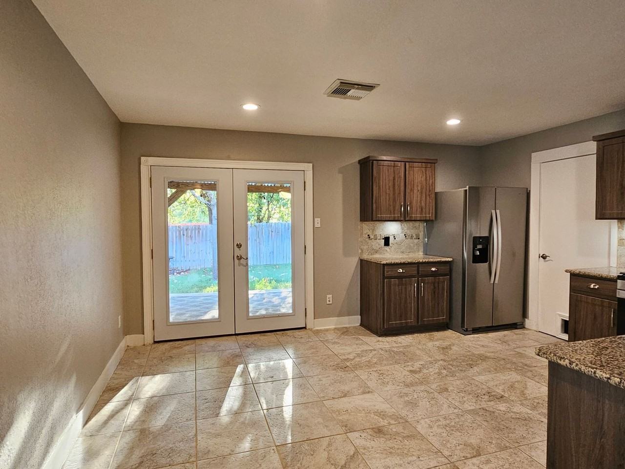 3932 Haleys Way - Photo 7 of 30