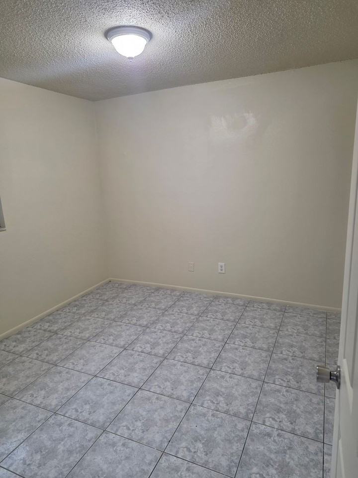 5620 7th Street Ct E - Photo 3 of 8
