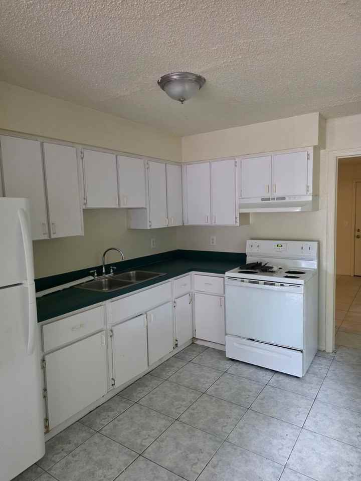 5620 7th Street Ct E - Photo 6 of 8