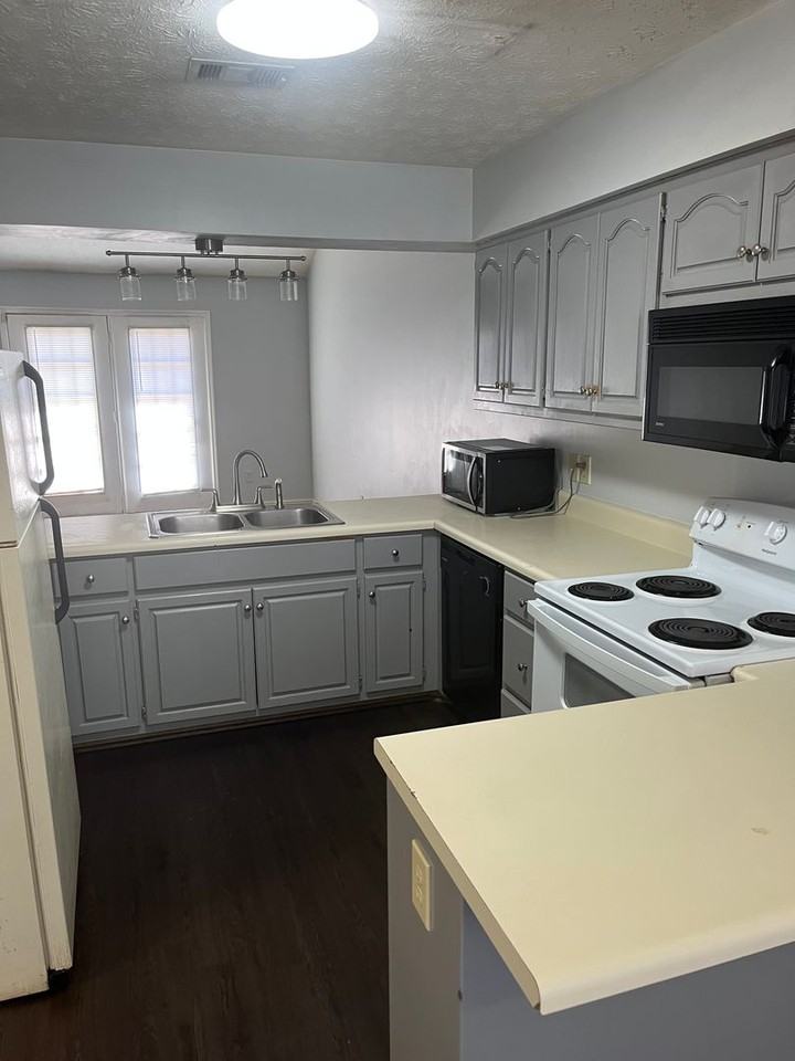 2015 Sara St - Photo 4 of 9