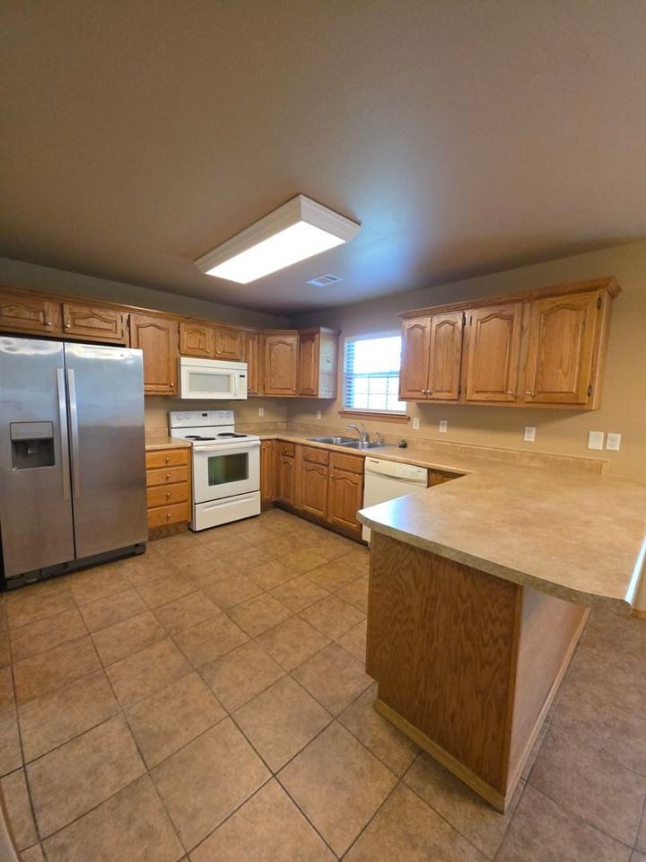 619 Resimont Dr - Photo 5 of 31