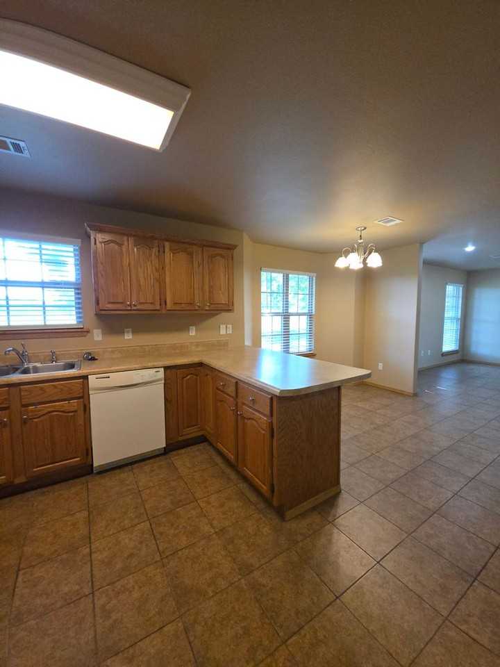 619 Resimont Dr - Photo 7 of 31