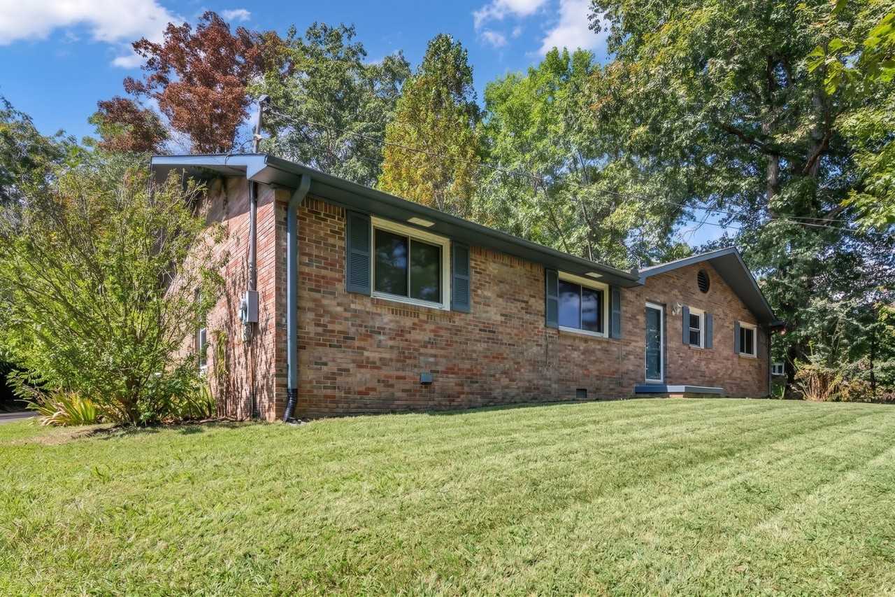 1028 Ward Ln - Photo 2 of 24