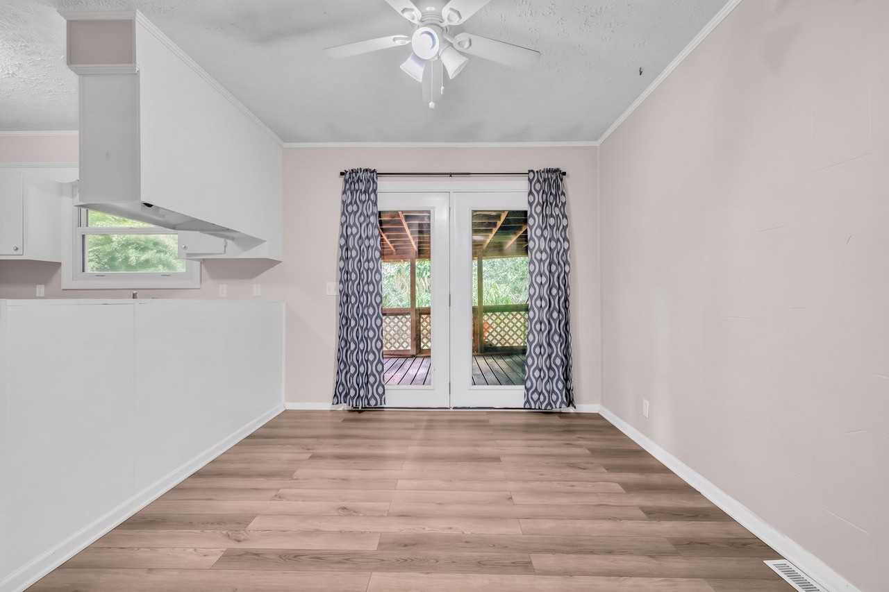 1028 Ward Ln - Photo 6 of 24