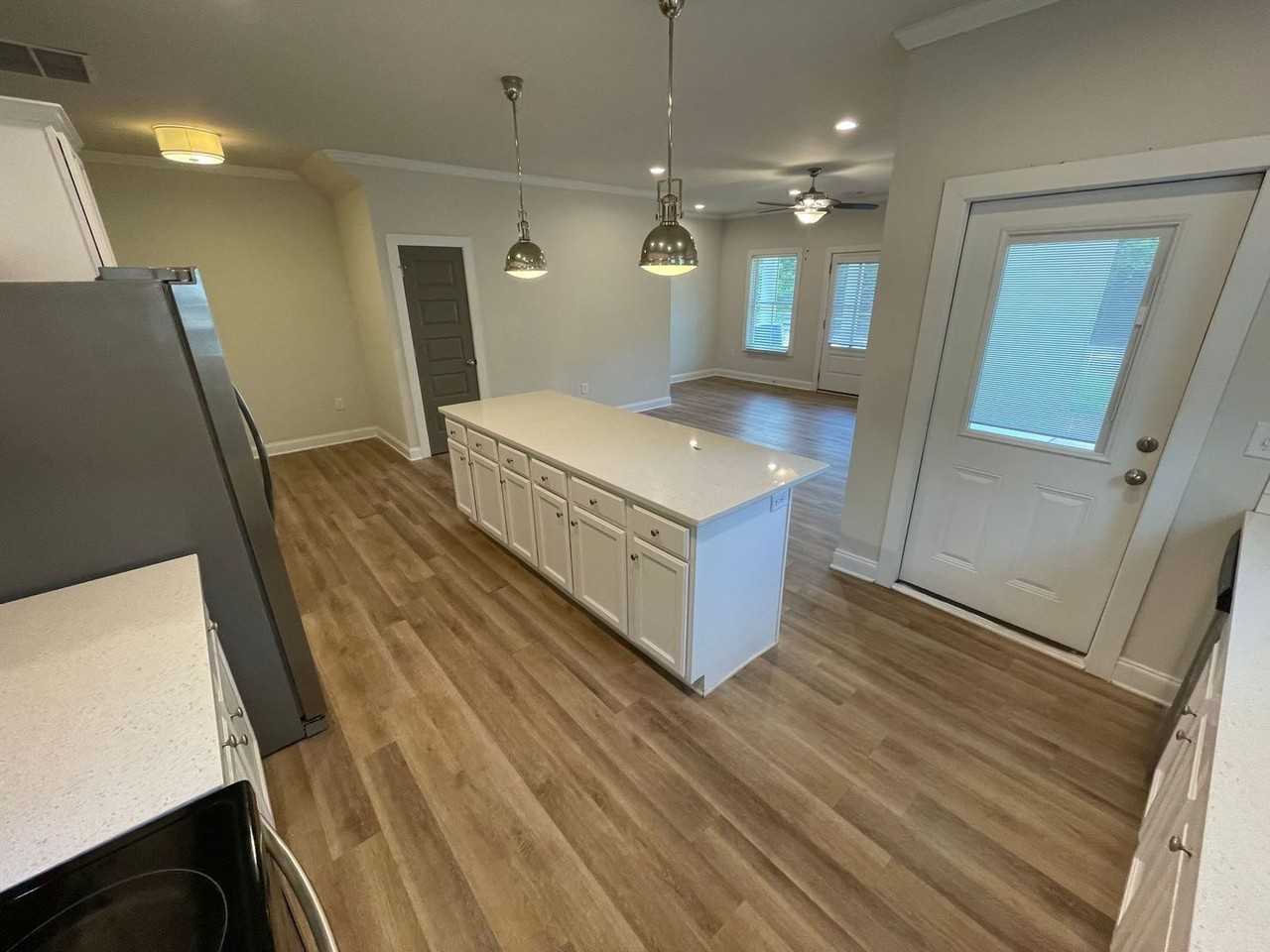 436 First St - Photo 5 of 13