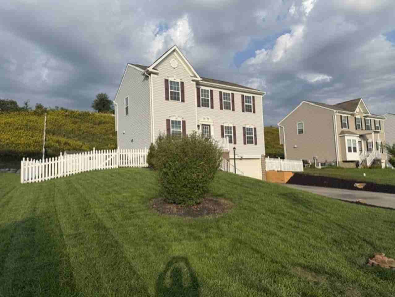 422 Labrador Ln - Photo 3 of 42