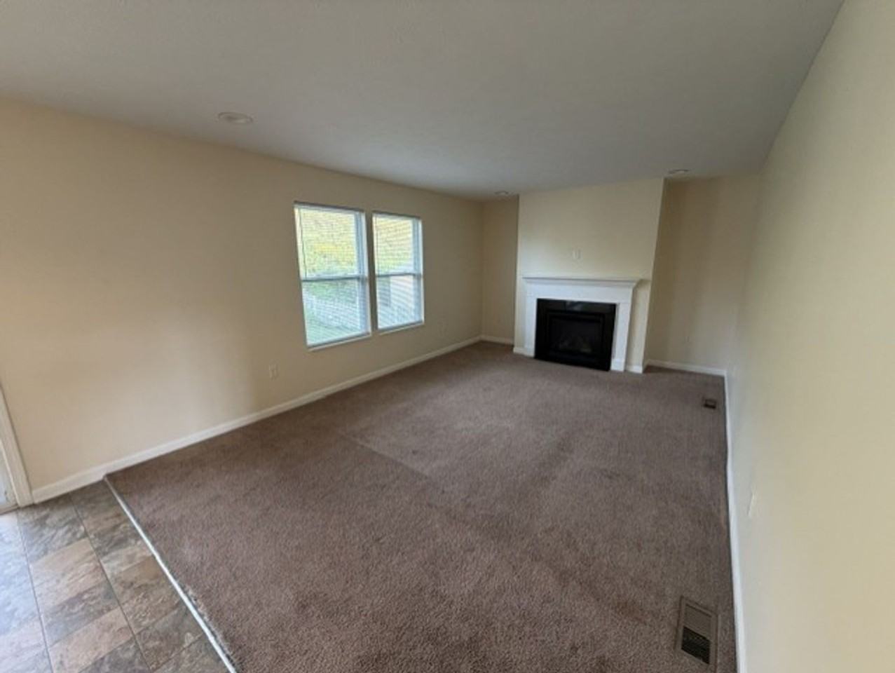 422 Labrador Ln - Photo 5 of 42