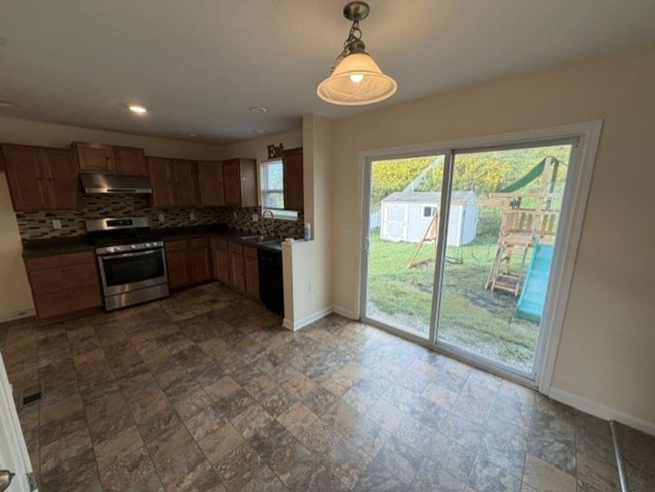 422 Labrador Ln - Photo 7 of 42