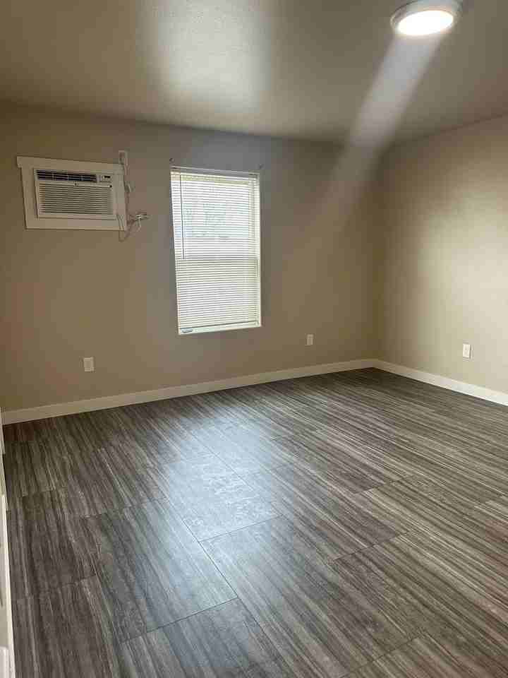 225 223/225 K St NE  - 225 K St NE - Photo 6 of 12
