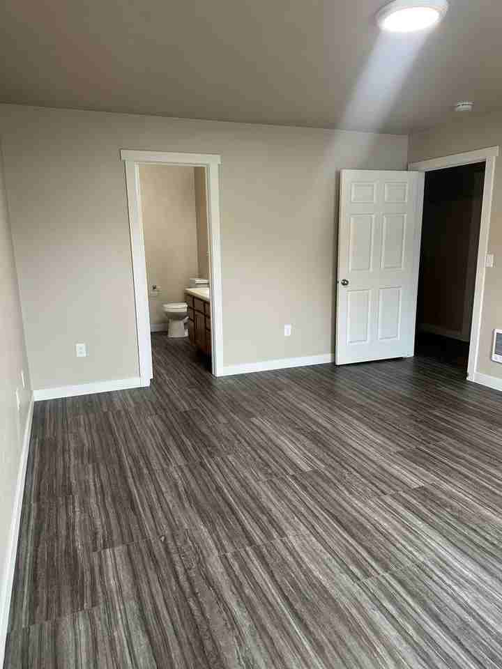 225 223/225 K St NE  - 225 K St NE - Photo 7 of 12