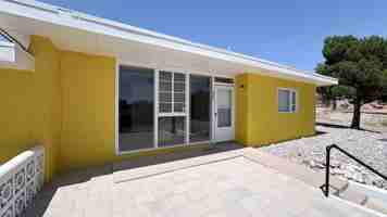featured image of 607 W 11th St