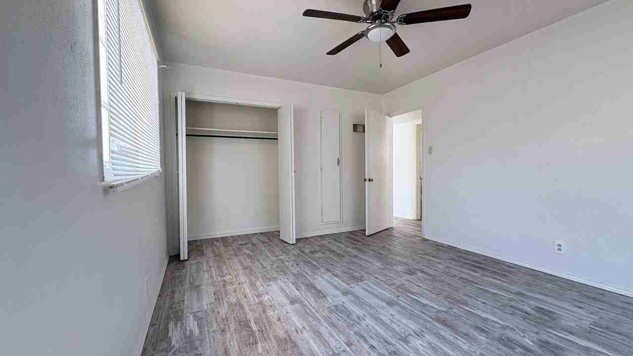 607 W 11th St - Photo 3 of 7