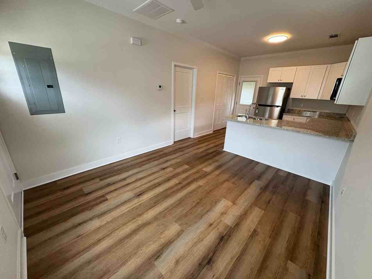 185 Barnett Shoals Rd - Photo 2 of 9