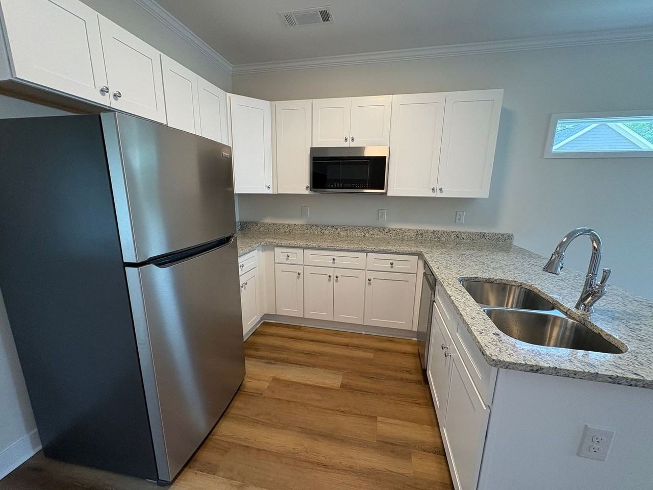 185 Barnett Shoals Rd - Photo 3 of 9