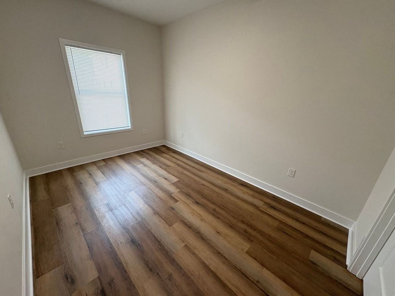 185 Barnett Shoals Rd - Photo 5 of 9