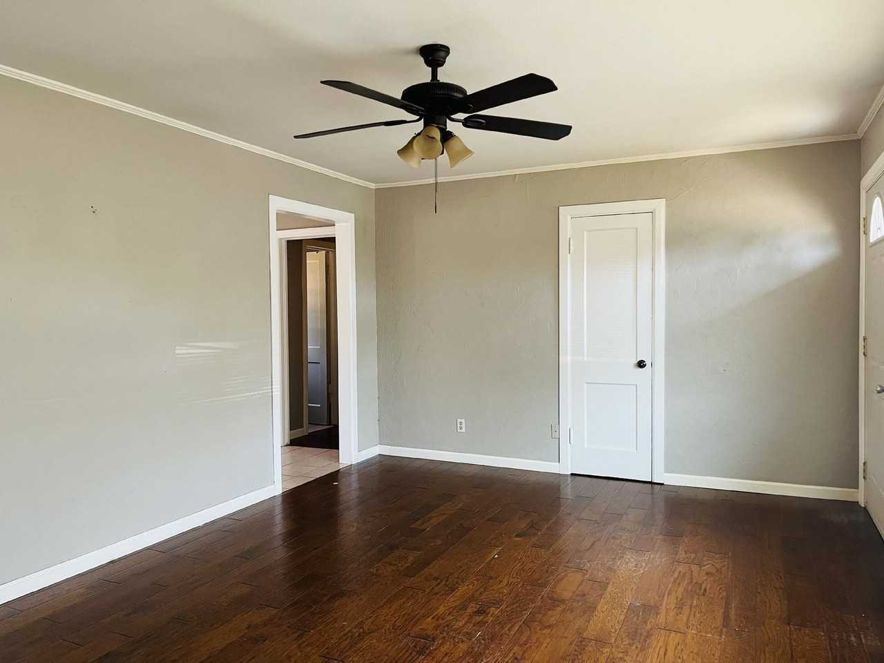 3029 W Fairfield Ave - Photo 5 of 11