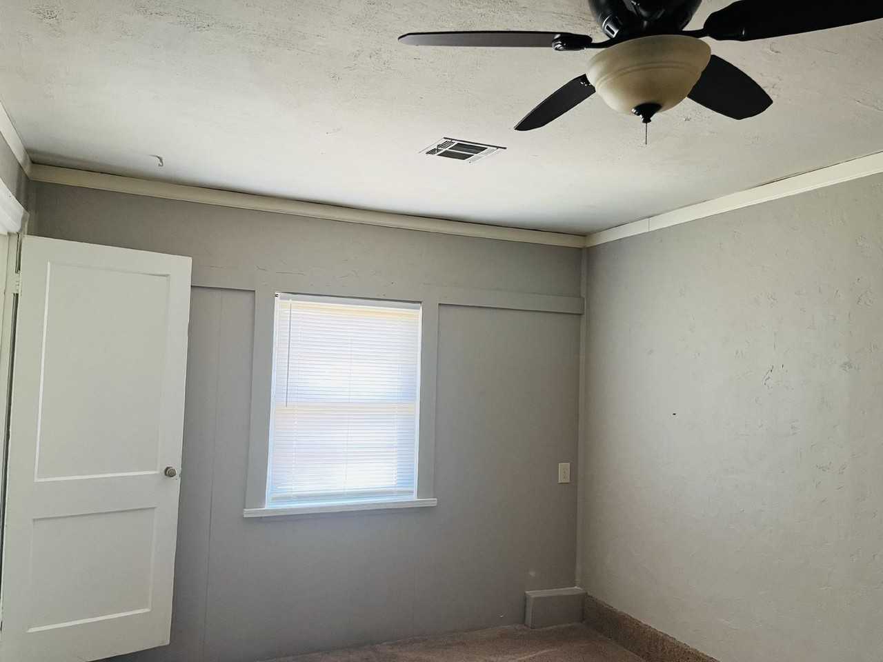 3029 W Fairfield Ave - Photo 6 of 11