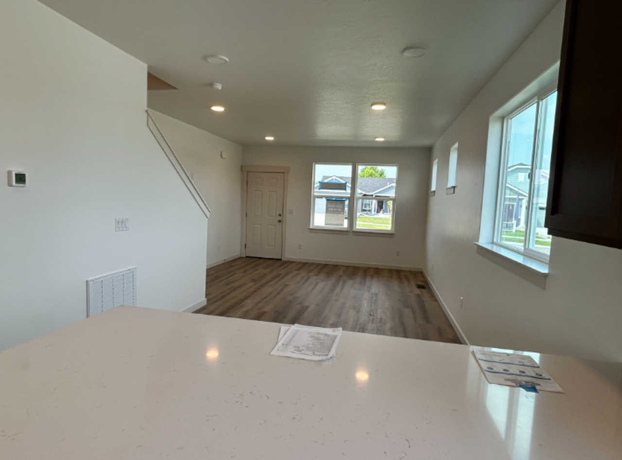 829 S Camas Ln - Photo 5 of 20