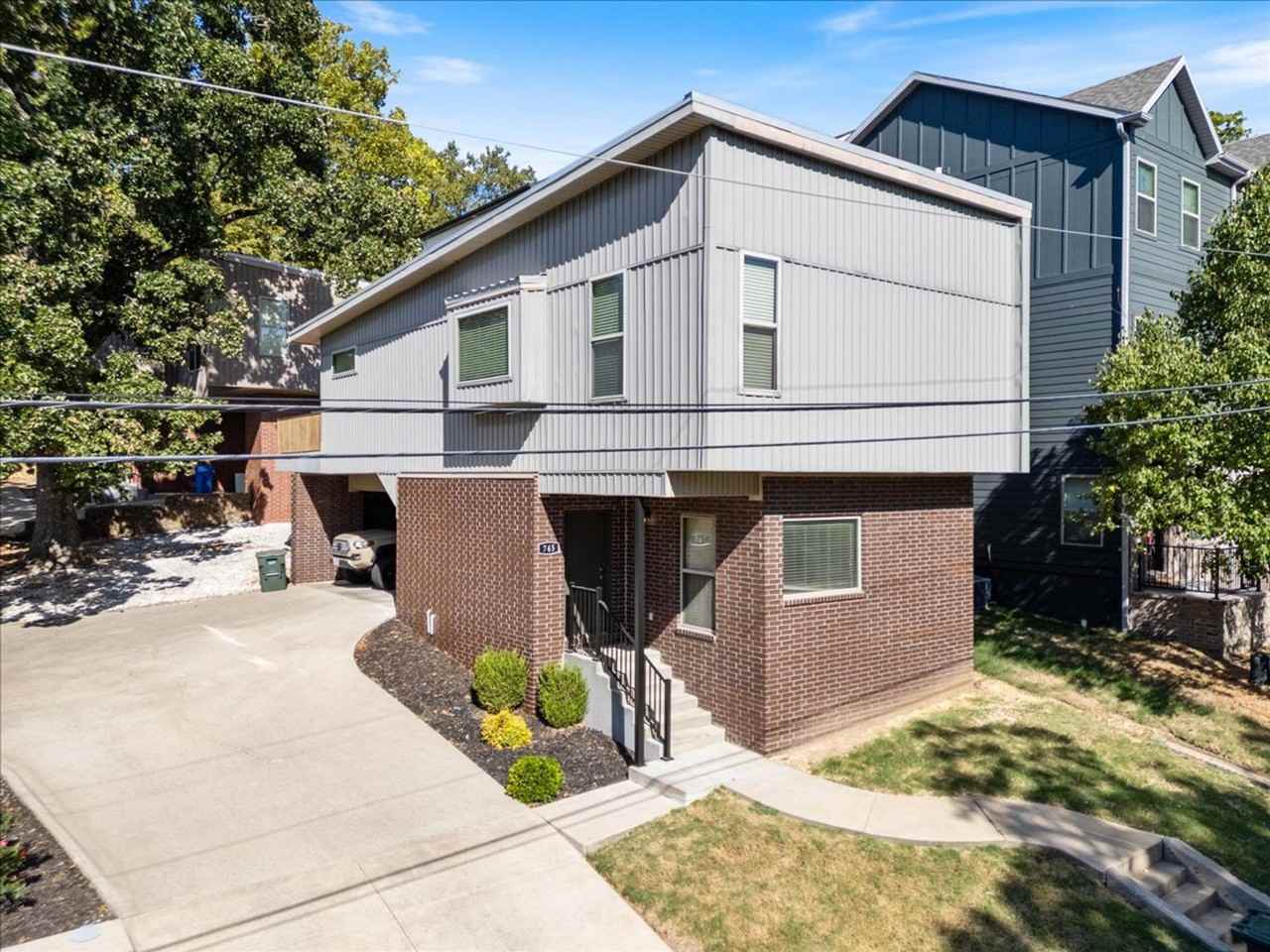 Oakland Properties (3bed/3.5bath) - Photo 2 of 14