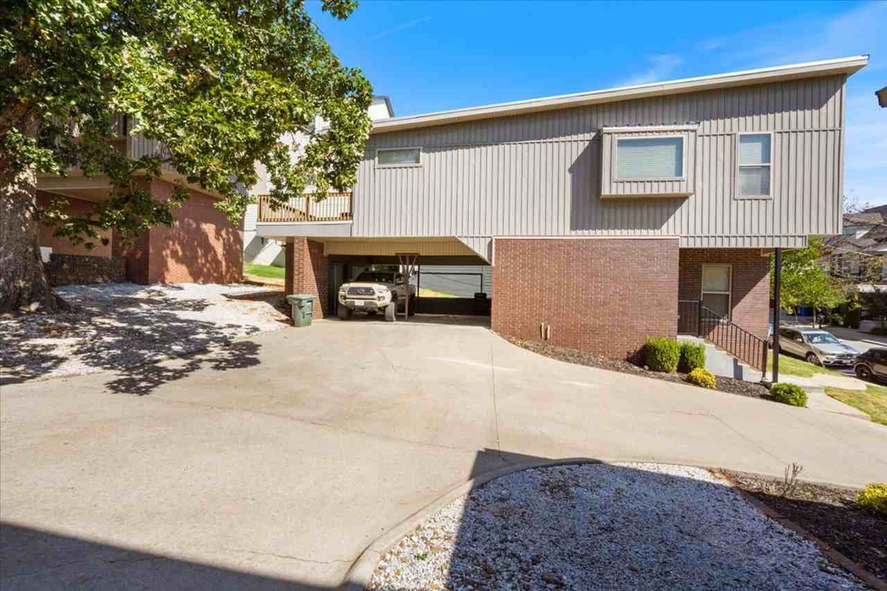 Oakland Properties (3bed/3.5bath) - Photo 3 of 14
