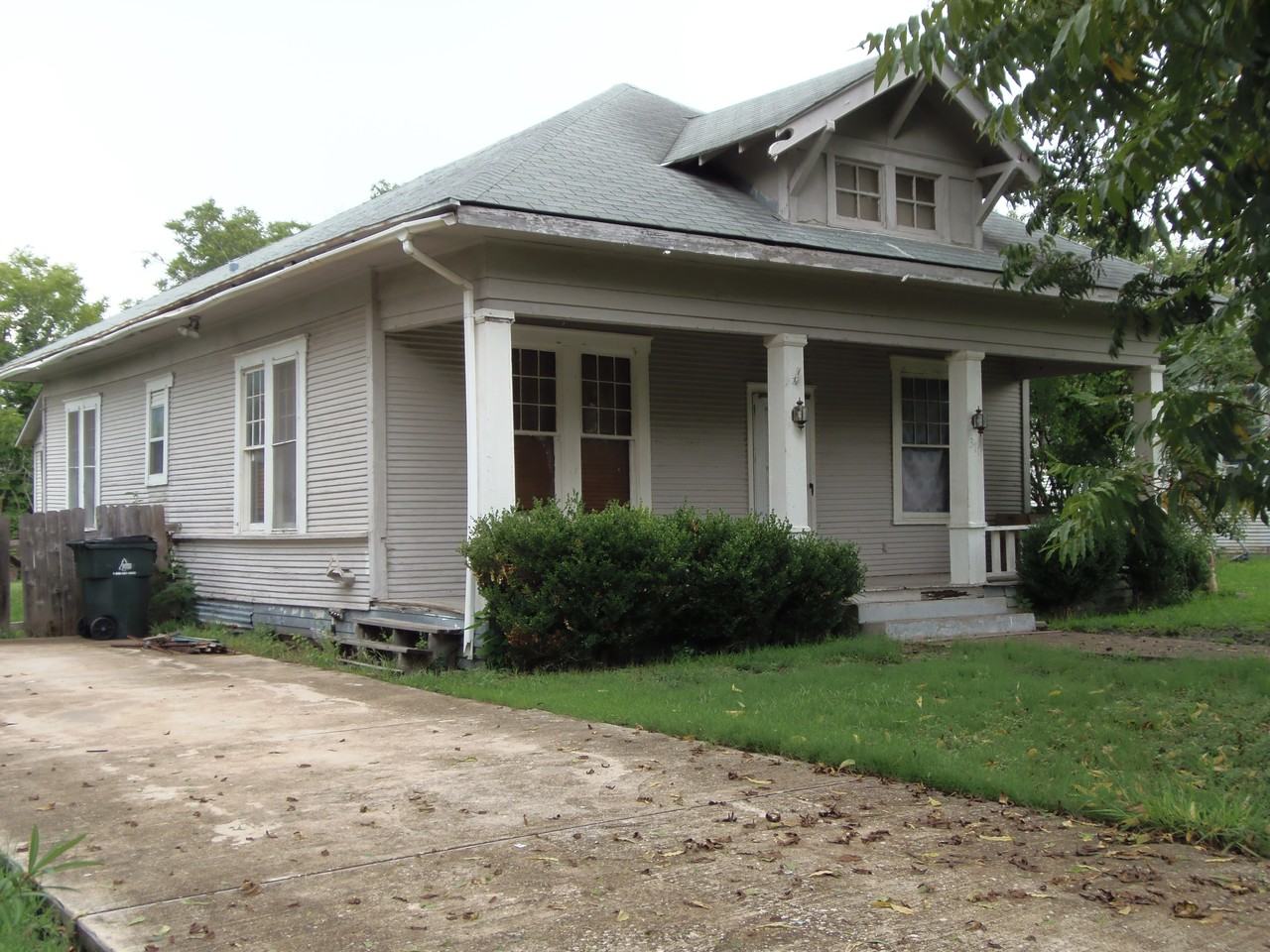 311 N Doak St #NA - Photo 2 of 9