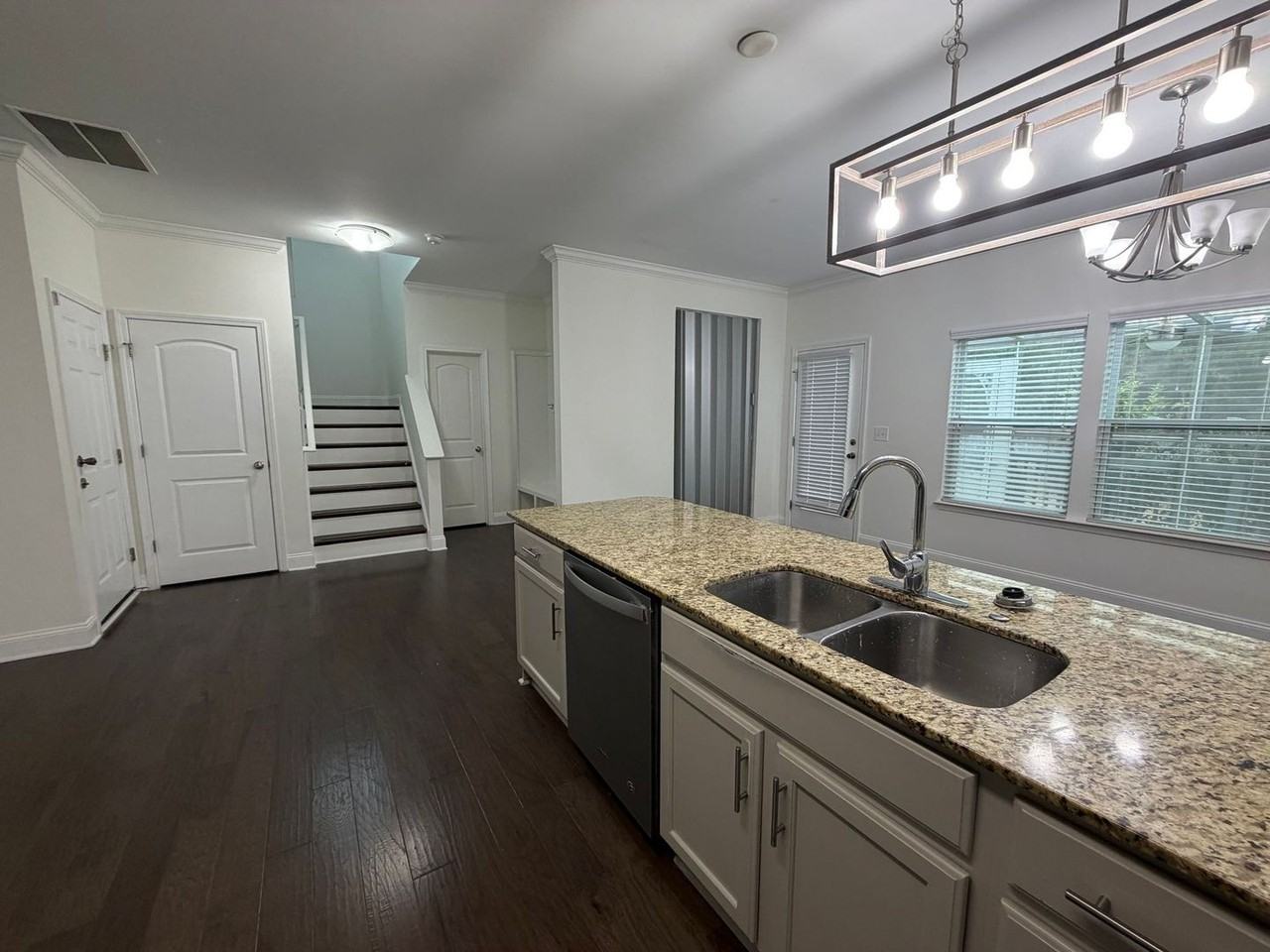 1049 Ellis Pond Dr - Photo 5 of 13